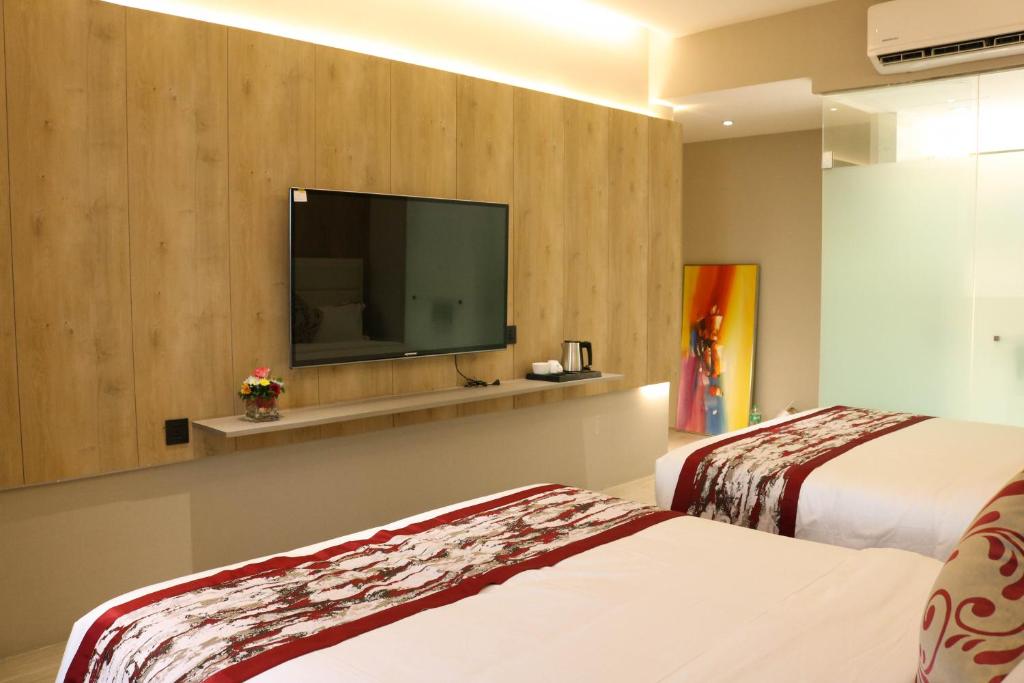 TV a/nebo společenská místnost v ubytování Red Hotel Cubao, Quezon City