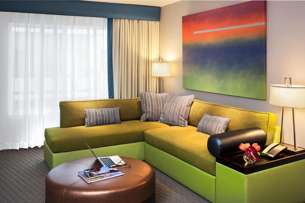 Sunset Marquis Hotel photo