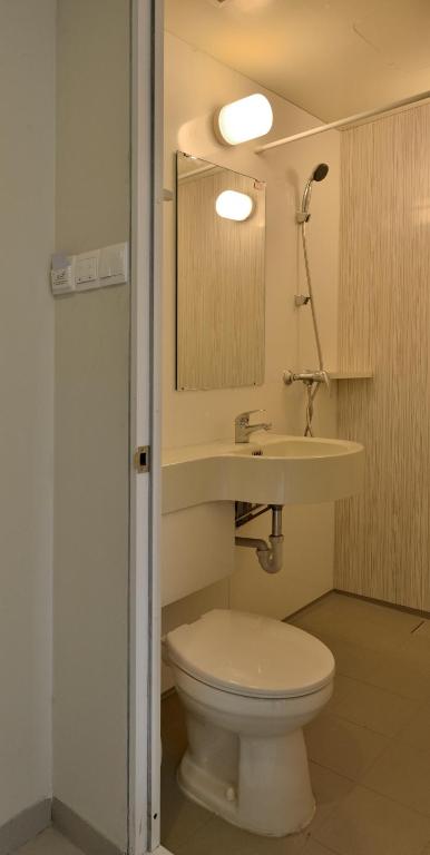 Koupelna v ubytování Zodiak Kebon Kawung by KAGUM Hotels