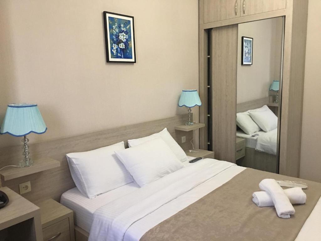 Postel nebo postele na pokoji v ubytování Family Hotel Triston