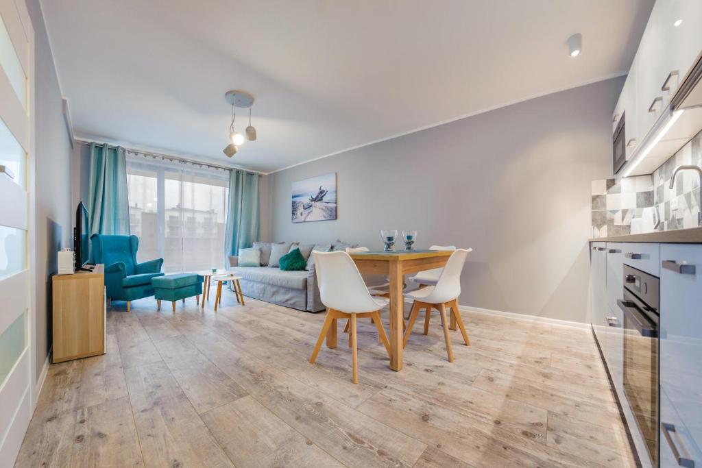Apartamenty Sun & Snow Kołobrzeg Resorts z basenem - Apartment With Terrace
