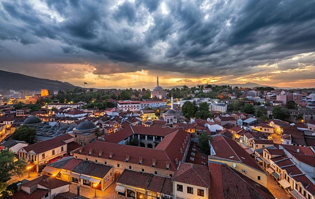 Nespecifikovaný výhled na destinaci Skopje nebo výhled na město při pohledu z hotelu
