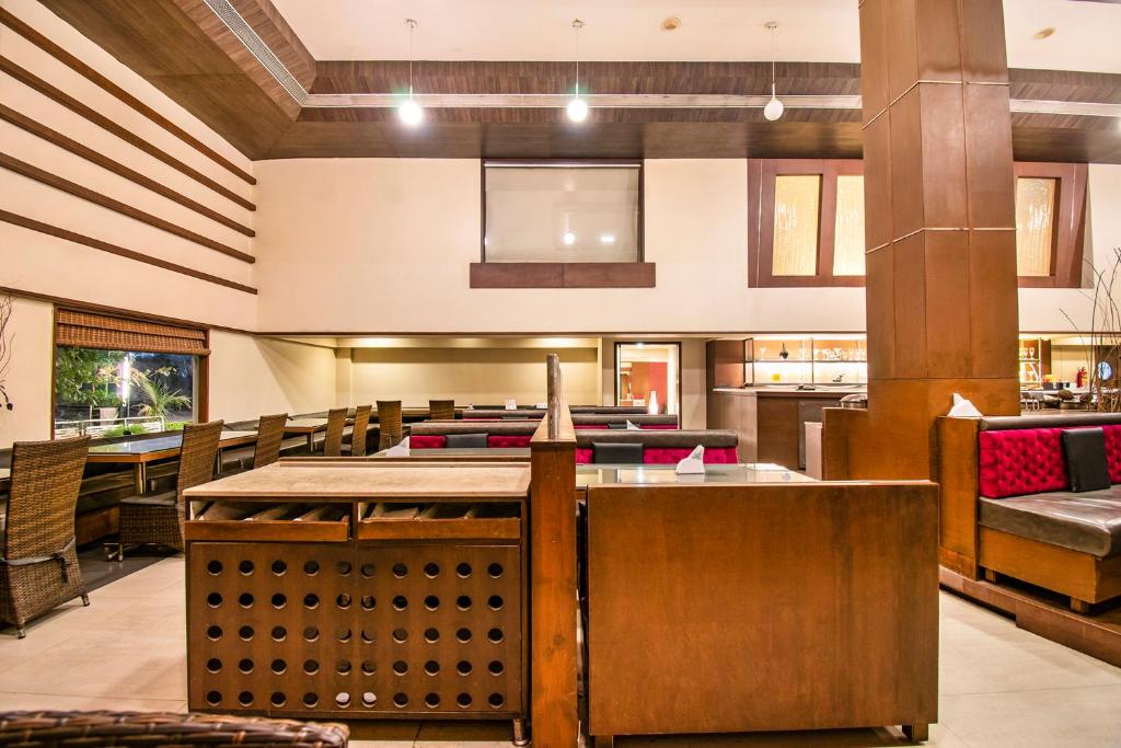 Kuchyň nebo kuchyňský kout v ubytování Hotel Sadanand Regency