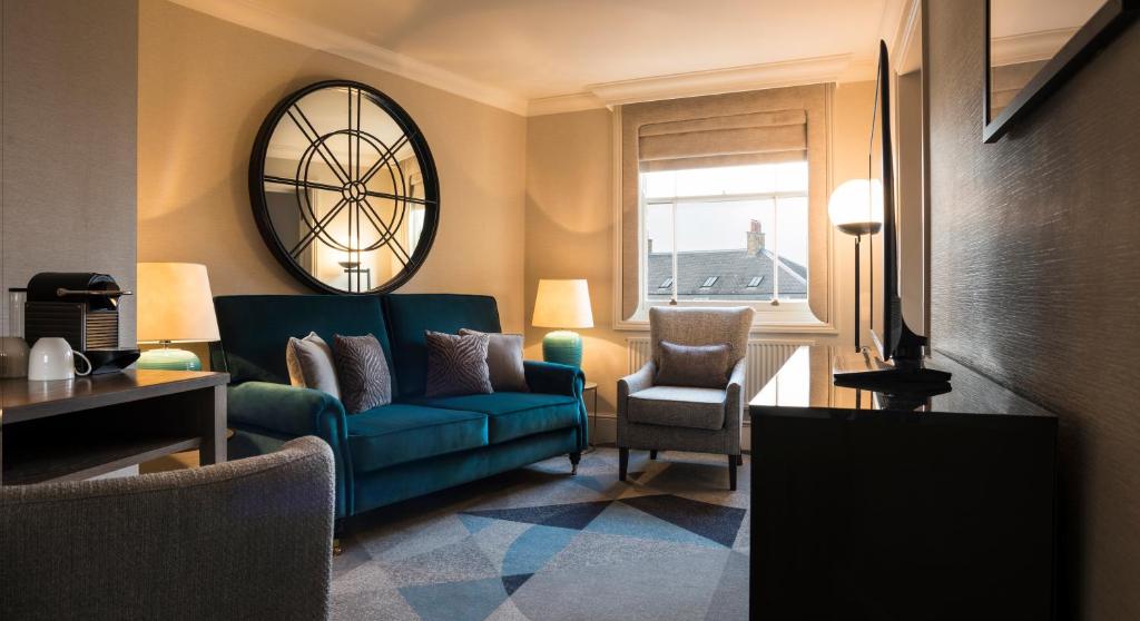 Sloane Place - 