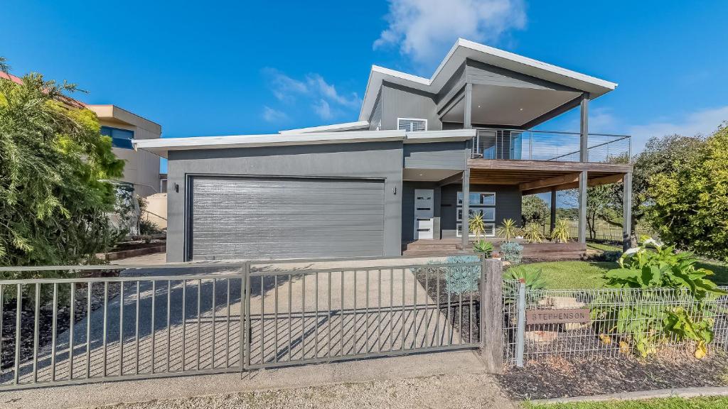 7 Graydens Road, Ventnor with Spectacular views, Ventnor Updated 2023