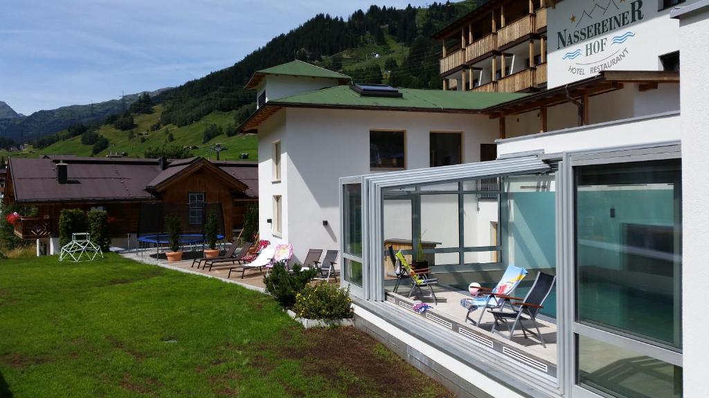 Nespecifikovaný výhled na hory nebo výhled na hory při pohledu z hotelu