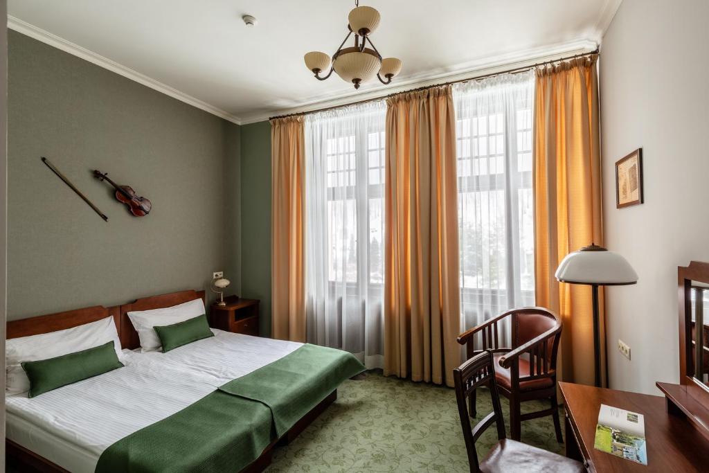 Postel nebo postele na pokoji v ubytování Villa Elise Park Pension