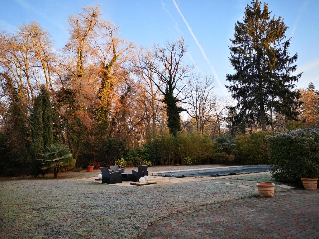 Zahrada ubytování Les Enclos Bed and Breakfast à 4 mn de Chantilly