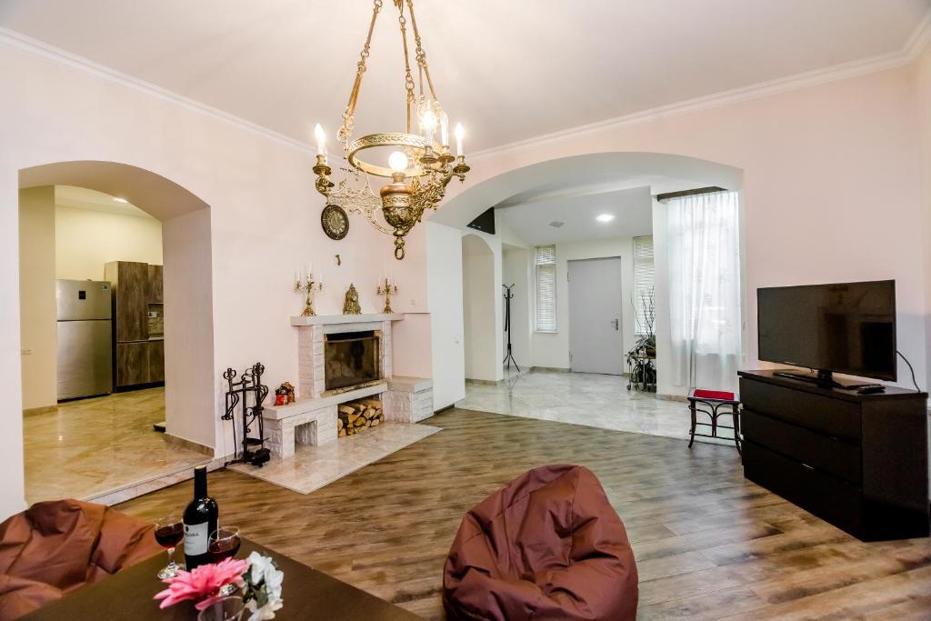 a living room with a fireplace and a television at Comfortable House on Marjanishvili in Tbilisi City