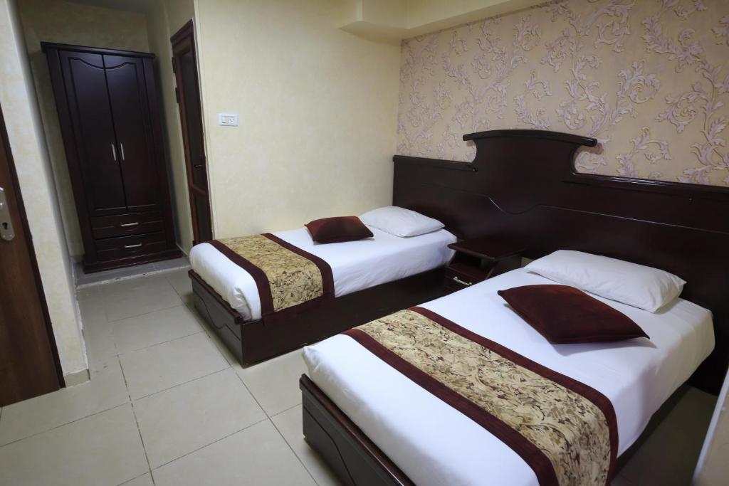 Postel nebo postele na pokoji v ubytování Hashimi Hotel