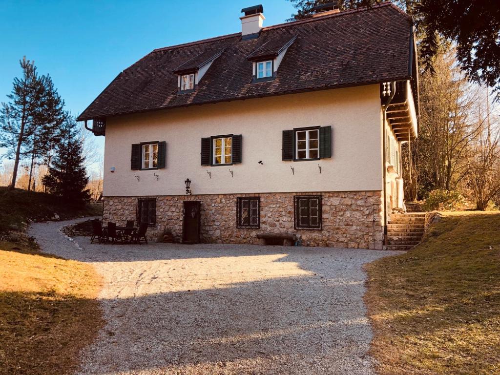 an old stone house with a black roof at 81 Weyer in Kirchberg am Wechsel