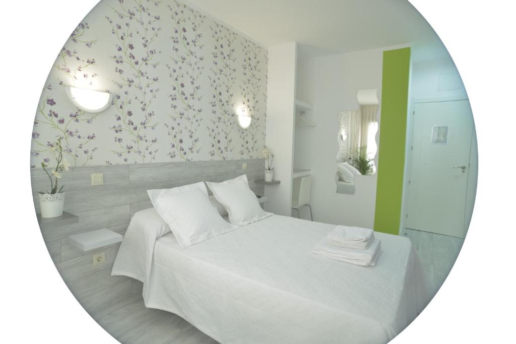 Una cama o camas en una habitación de Nersan