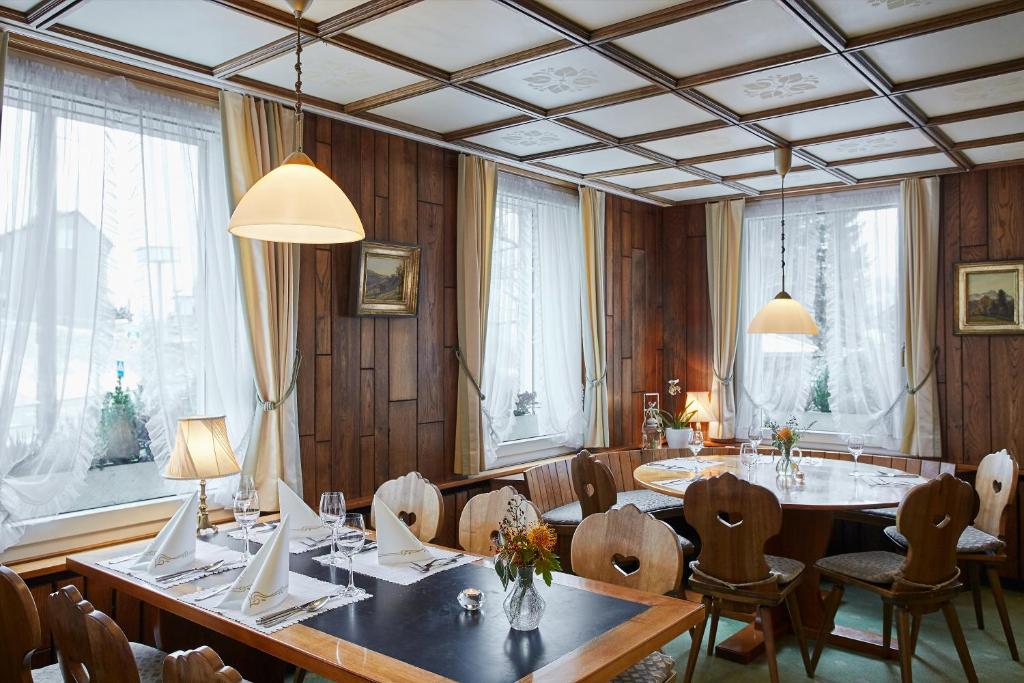Posezení v ubytování Hotel & Spezialitätenrestaurant zur Linde