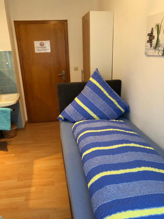 Gästehaus Ziemons - Single Room With Shared Shower And Toilet No.3