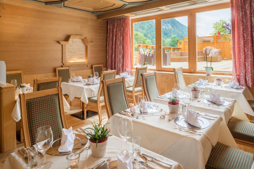 Restaurace v ubytování Hotel Hubertushof - Ihr Hotel mit Herz