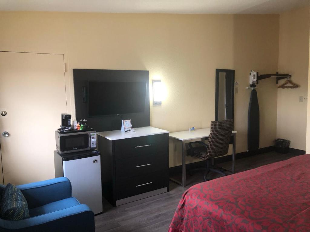 Days Inn by Wyndham Grove City Columbus South - Habitación Con Cama Extragrande - No Fumadores