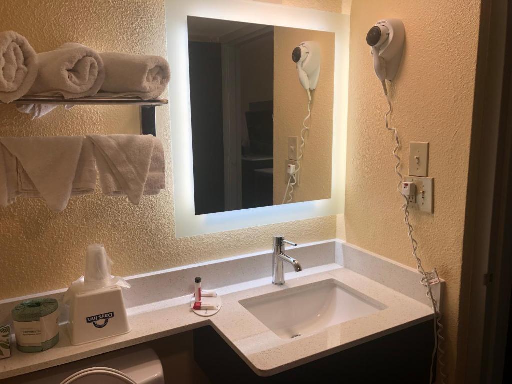 Days Inn by Wyndham Grove City Columbus South - Habitación Con 2 Camas Grandes - No Fumadores