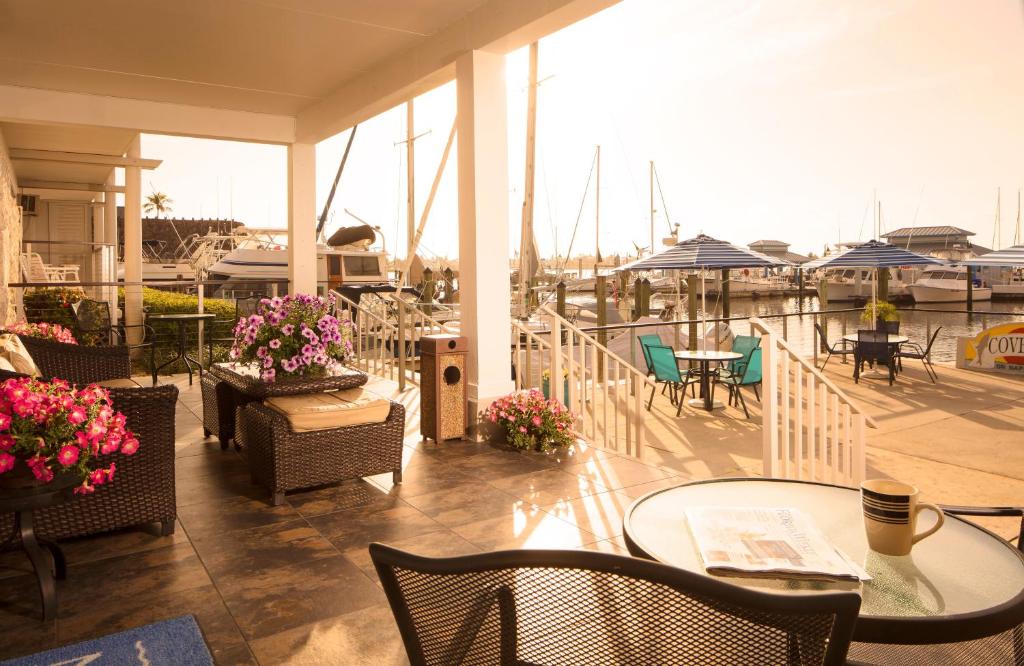 Balkón nebo terasa v ubytování Cove Inn on Naples Bay