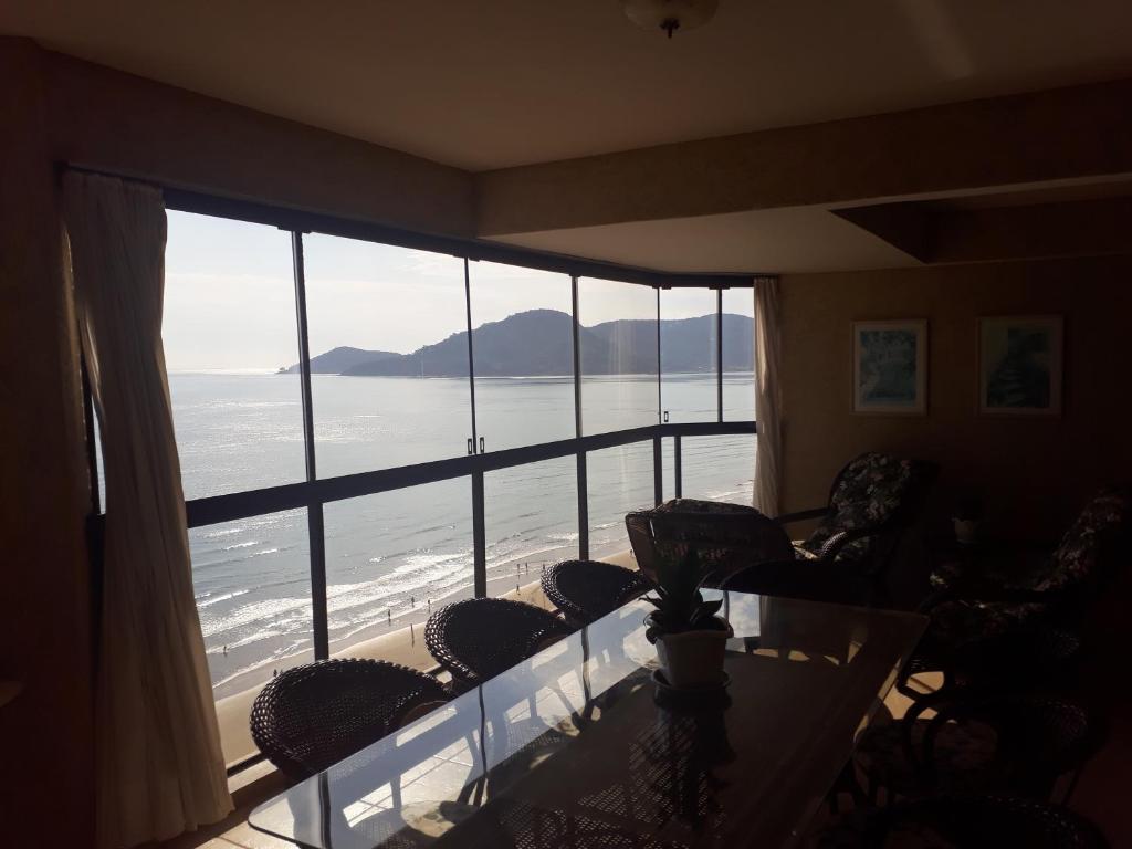  Quatro suites frente mar .