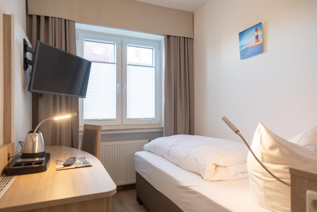 TV a/nebo společenská místnost v ubytování Heeren's Hotel Garni
