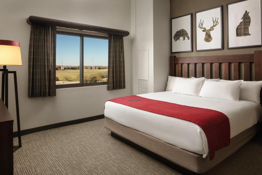 Great Wolf Lodge Poconos - Majestic Bear Suite