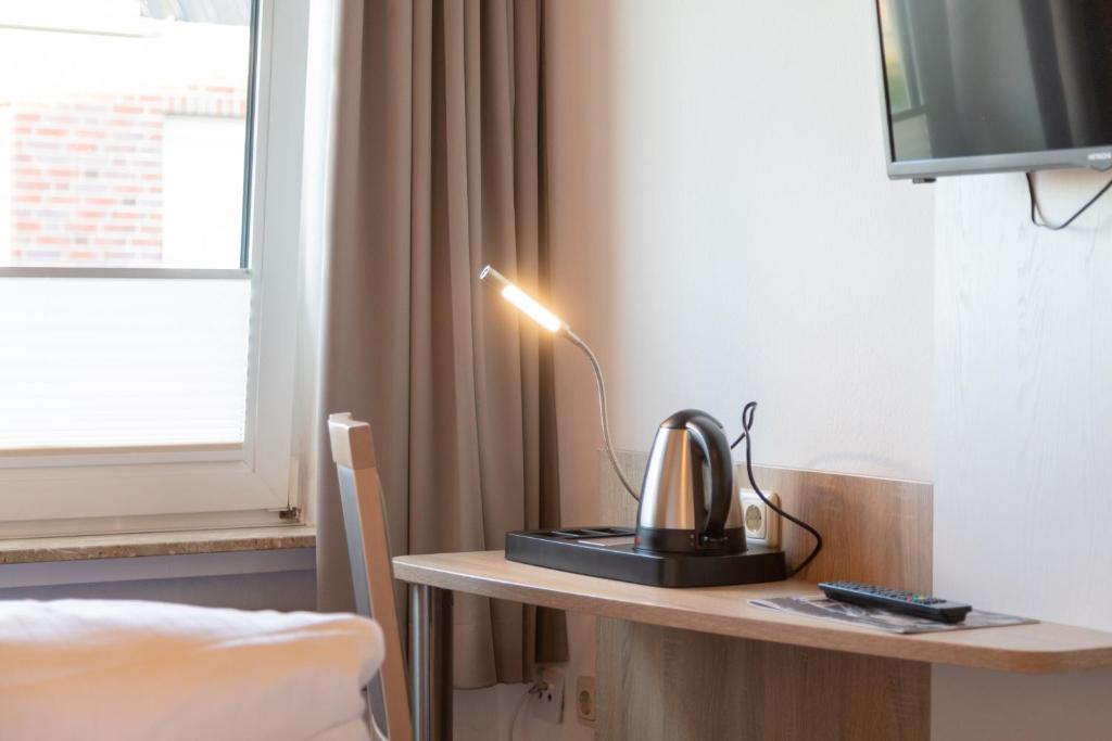 Postel nebo postele na pokoji v ubytování Heeren's Hotel Garni