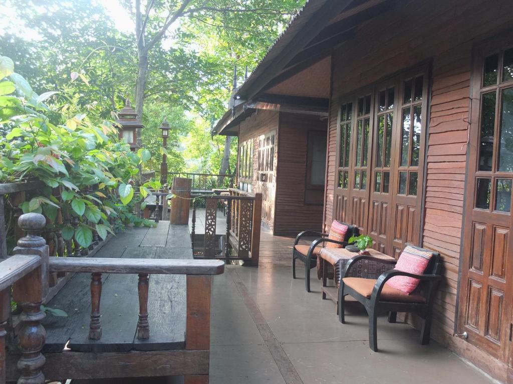 Balkón nebo terasa v ubytování Baantawan Guesthouse Pai