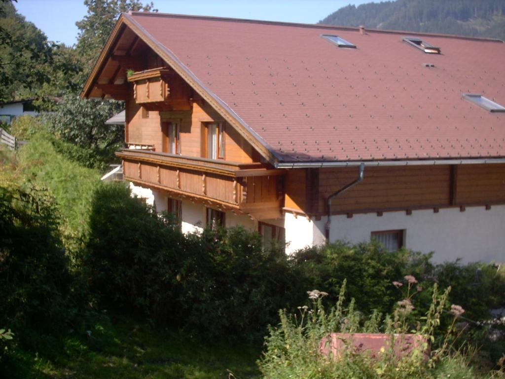 Nespecifikovaný výhled na hory nebo výhled na hory při pohledu z hotelu