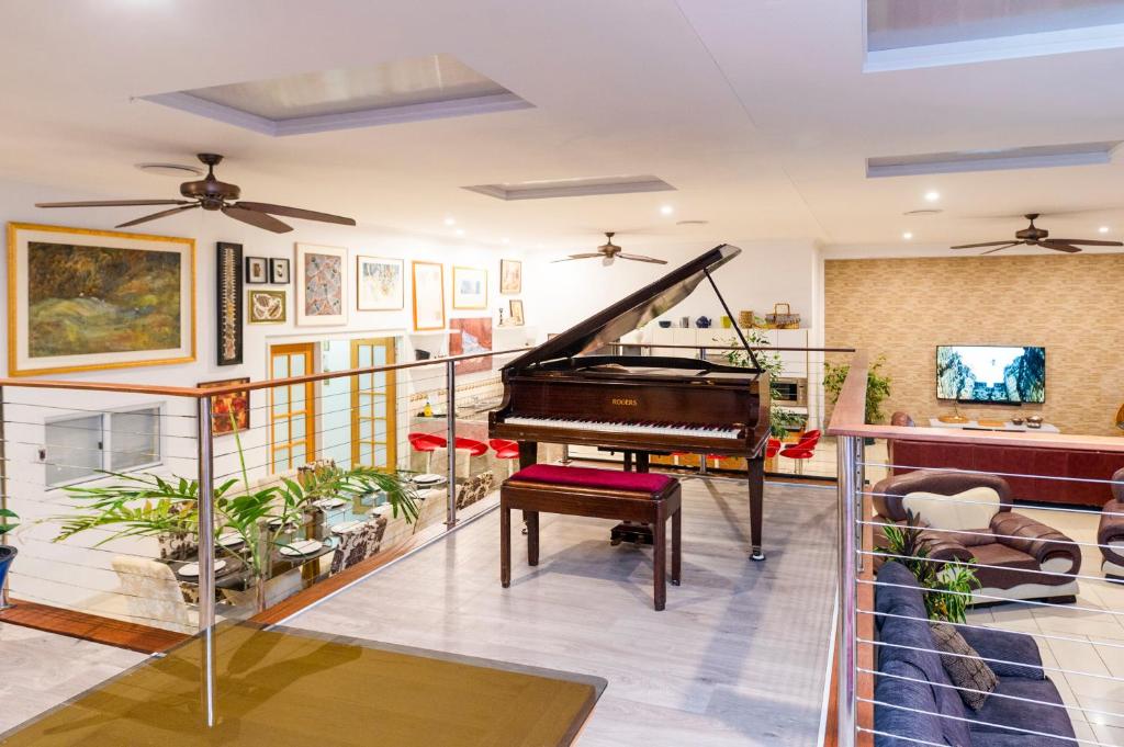 Fotografie z fotogalerie ubytování Luxury Penthouse 5 BDR 3 Bath Twin Rain Showers 365 sq mtrs v destinaci Port Douglas