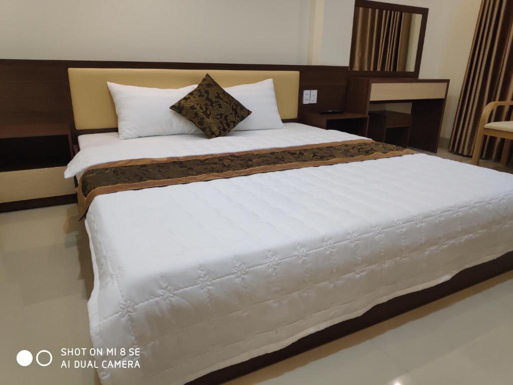 Postel nebo postele na pokoji v ubytování Ngọc Anh Hotel