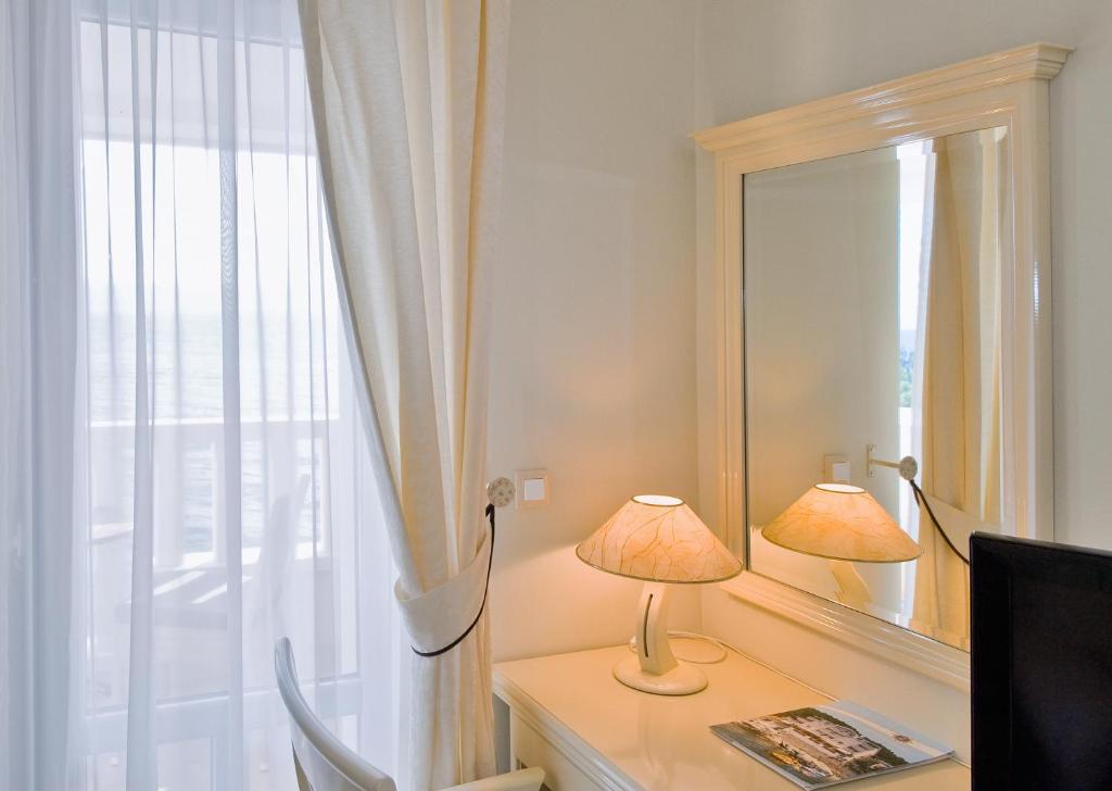 Postel nebo postele na pokoji v ubytování Hotel Sunceva Postelja Brela
