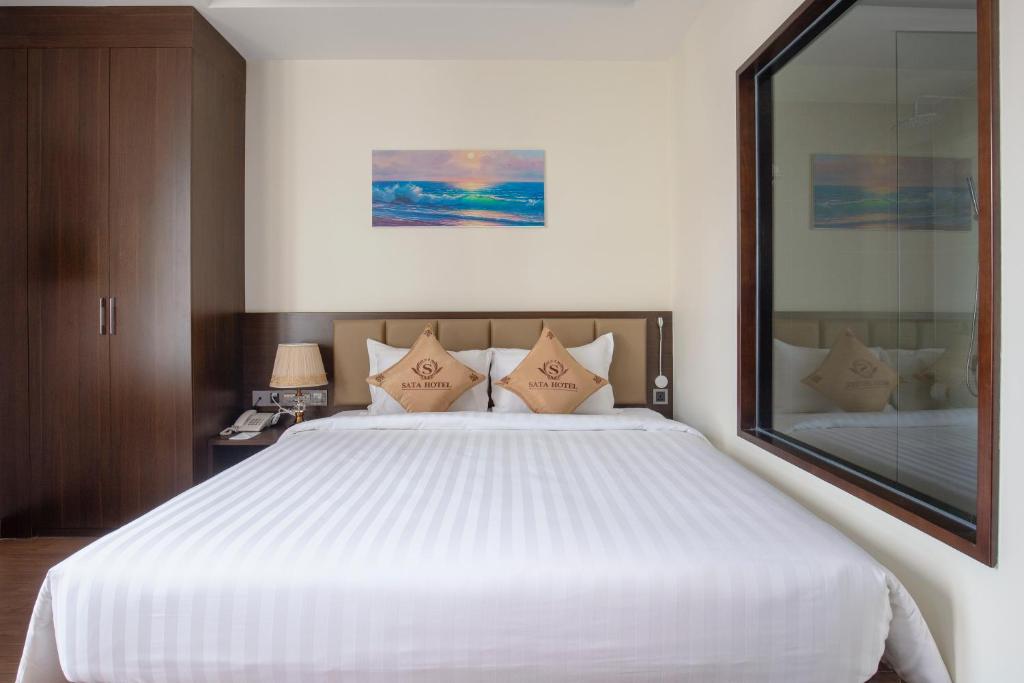 Postel nebo postele na pokoji v ubytování Sata Hotel