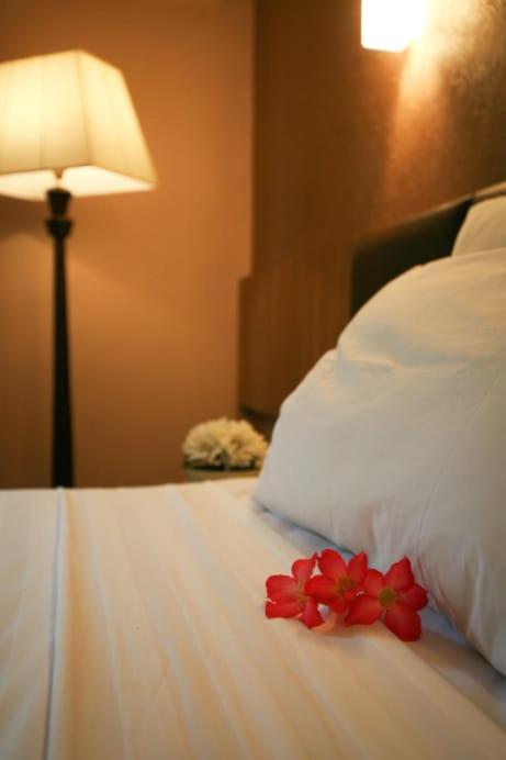 Postel nebo postele na pokoji v ubytování Raden Wijaya Hotel & Convention