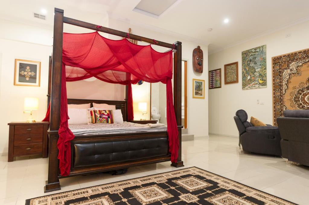 Posezení v ubytování LUXURY Apartment Studio PORT DOUGLAS 65 SQ MTRS and Bath