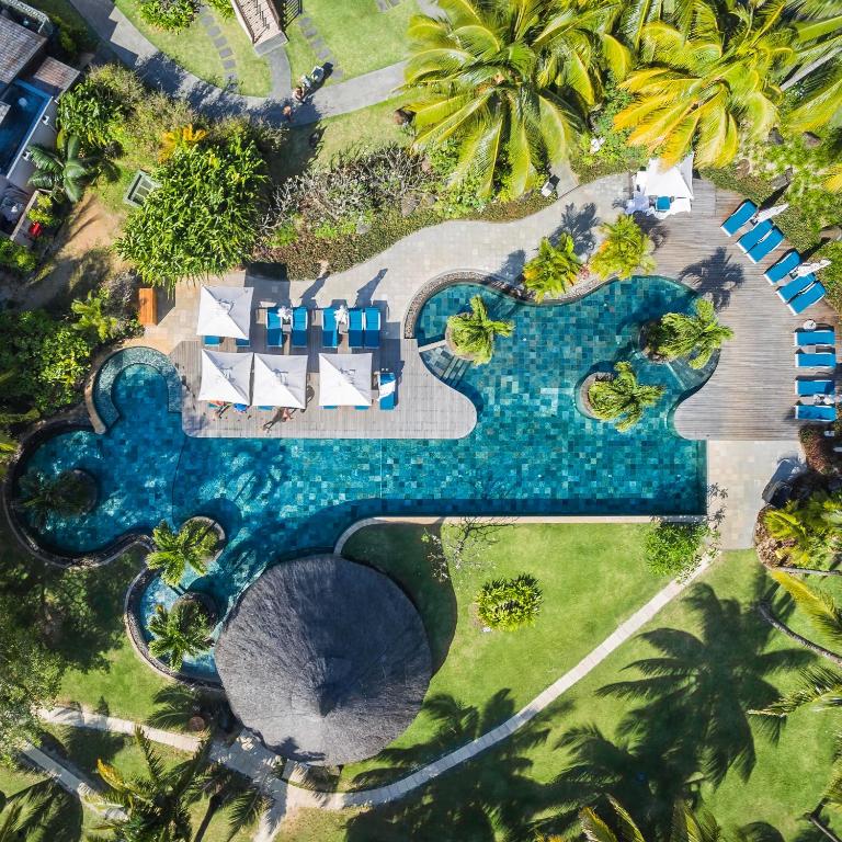 Бассейн в LUX* Le Morne Resort или поблизости