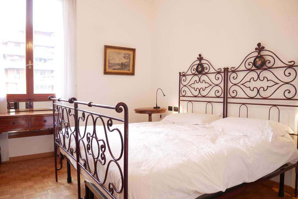 Posteľ alebo postele v izbe v ubytovaní CaseOspitali - Casa Alberata, trilocale nel verde a pochi minuti dal San Raffaele