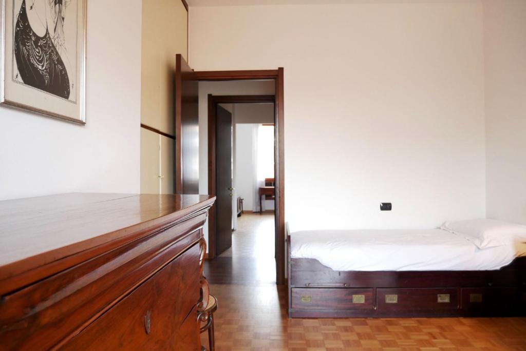 Posteľ alebo postele v izbe v ubytovaní CaseOspitali - Casa Alberata, trilocale nel verde a pochi minuti dal San Raffaele