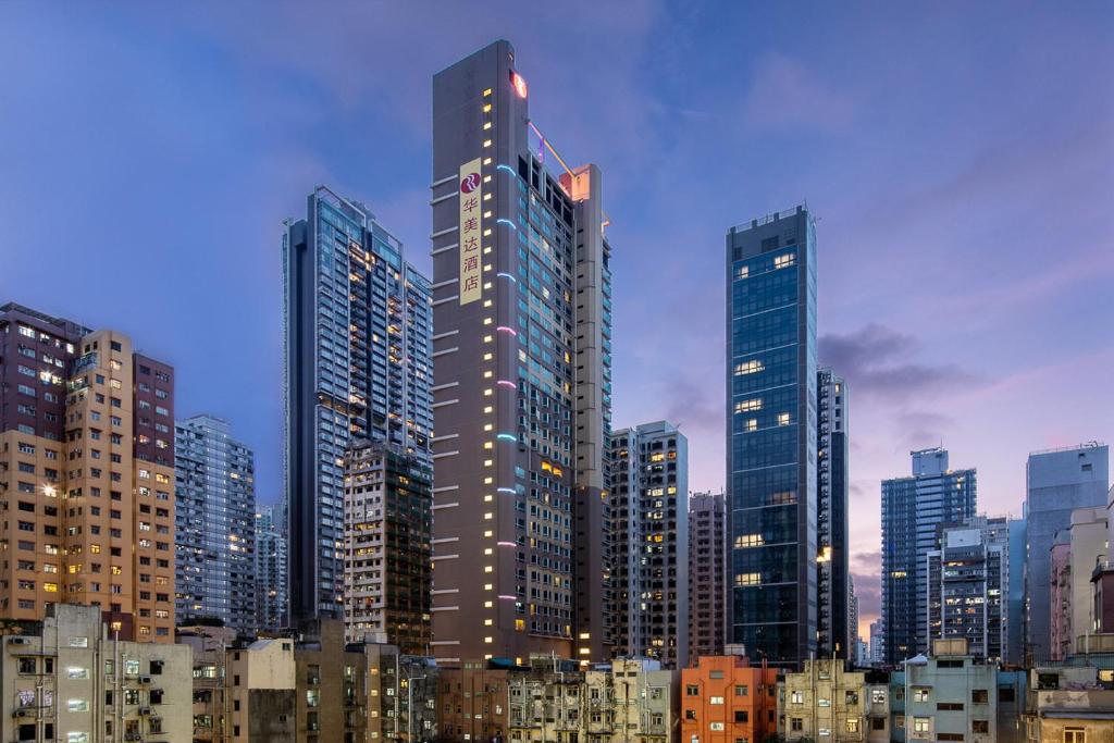 Linna Hongkong üldine vaade või majutusasutusest Ramada Hong Kong Harbour View pildistatud vaade