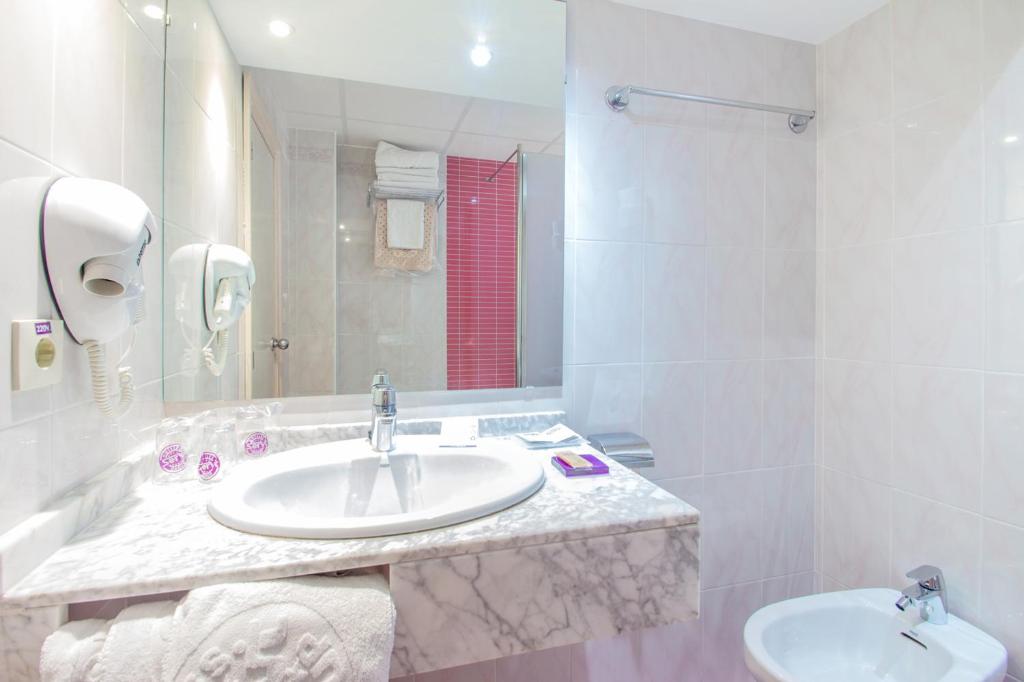 Koupelna v ubytování Hotel Servigroup Torre Dorada