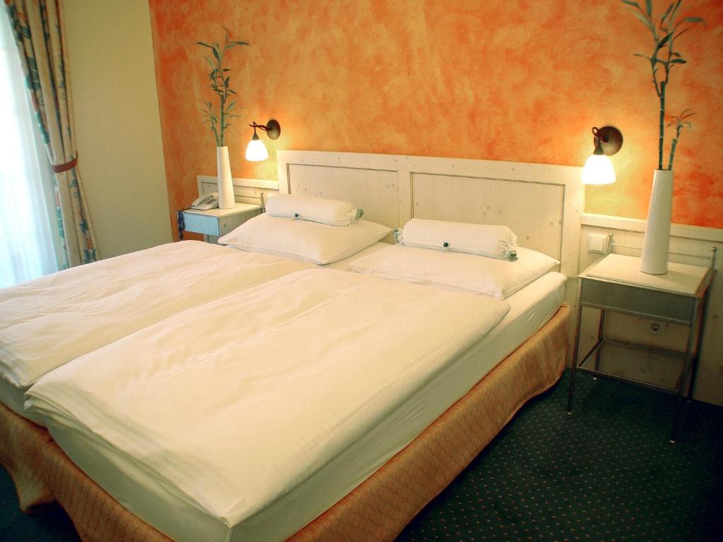 Posteľ alebo postele v izbe v ubytovaní BIRKENHOF GOLS - B & B - Wohlfühl Hotel mit Wochenend-Restaurant