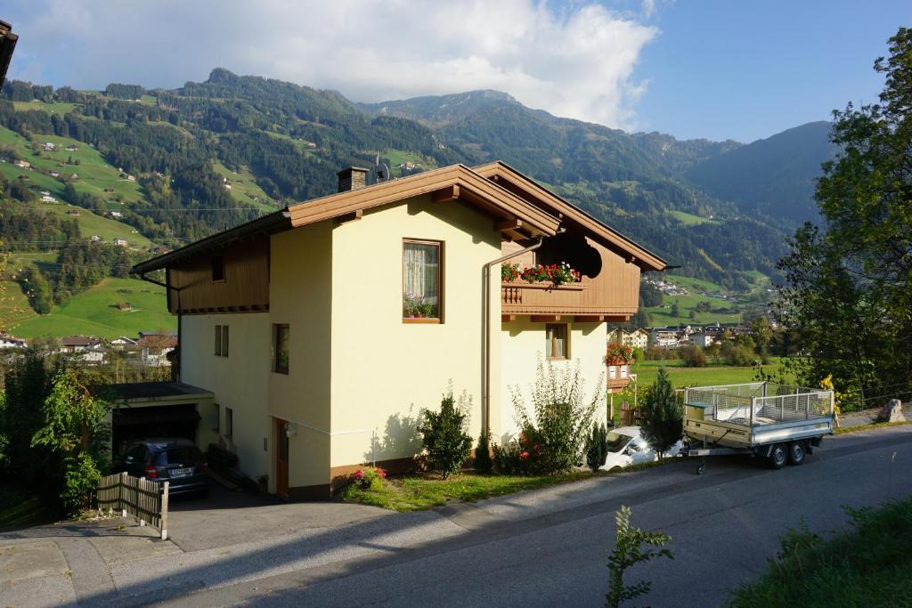 Nespecifikovaný výhled na hory nebo výhled na hory při pohledu z apartmánu