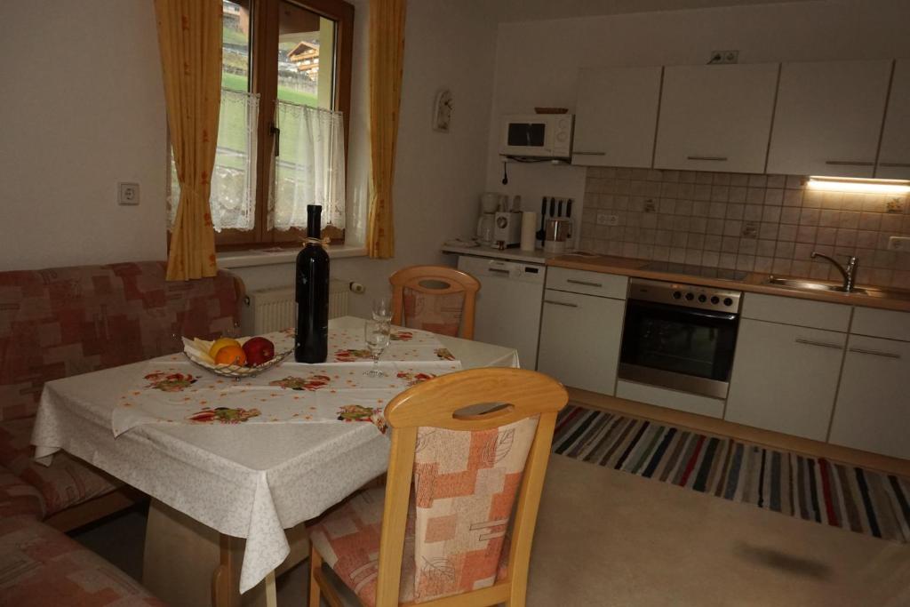 Kuchyň nebo kuchyňský kout v ubytování Haus Dornauer