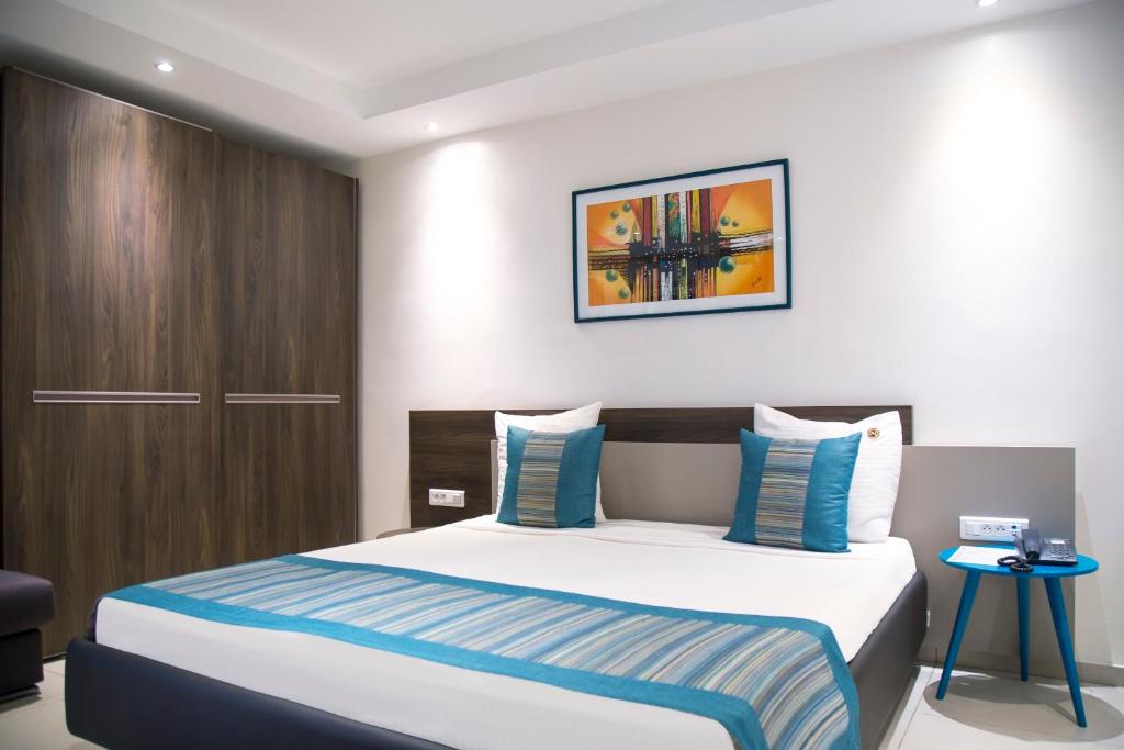 Le Ndiambour Hôtel et Résidence - Suite Met één Slaapkamer Met Een Bankje