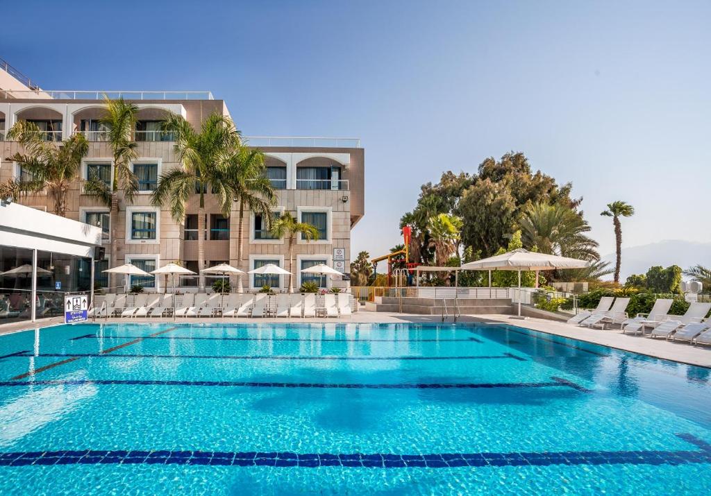 Der Swimmingpool an oder in der Nähe von Hotel Astral Nirvana Club- Half Board