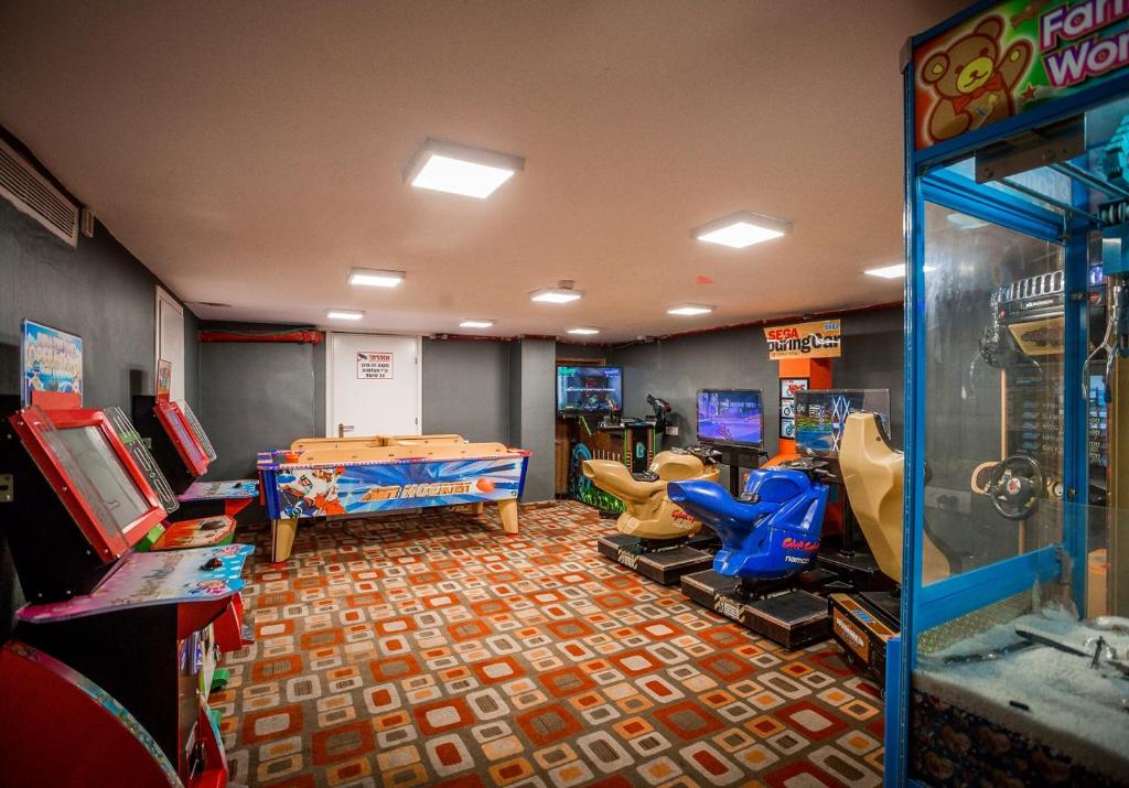 Eine Spielezimmer in der Unterkunft Hotel Astral Nirvana Club- Half Board
