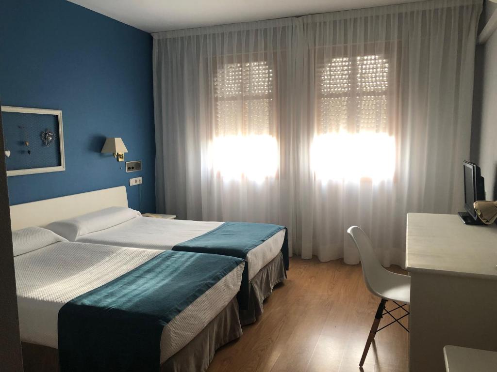 reservar hotel en Puente la Reina