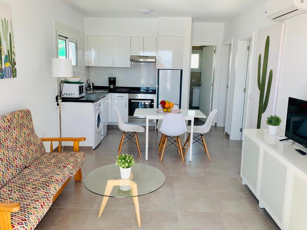 Kuchyň nebo kuchyňský kout v ubytování Apartamentos Zalabar