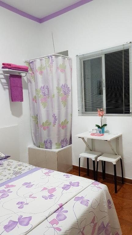 Cama o camas de una habitación en Hostal Loyola