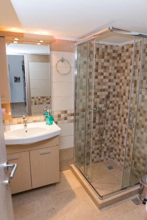 Koupelna v ubytování Lianos Apartments Business Class A