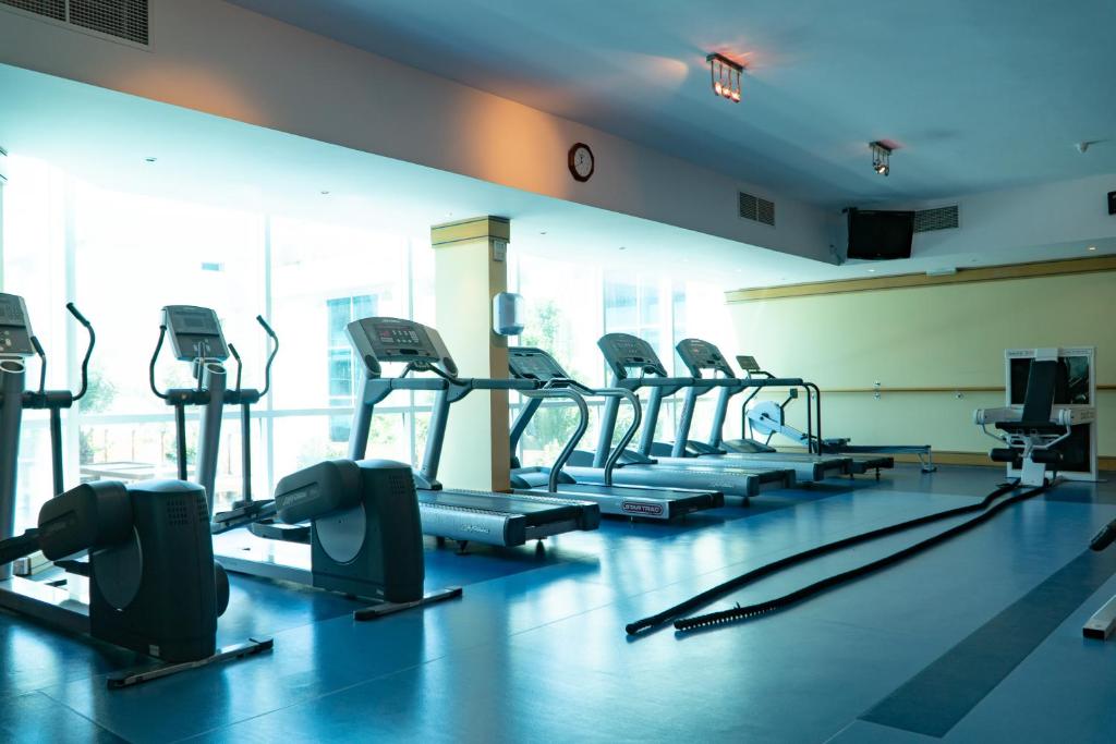 Fitness centrum a/nebo fitness zařízení v ubytování Al Ain Palace Hotel Abu Dhabi